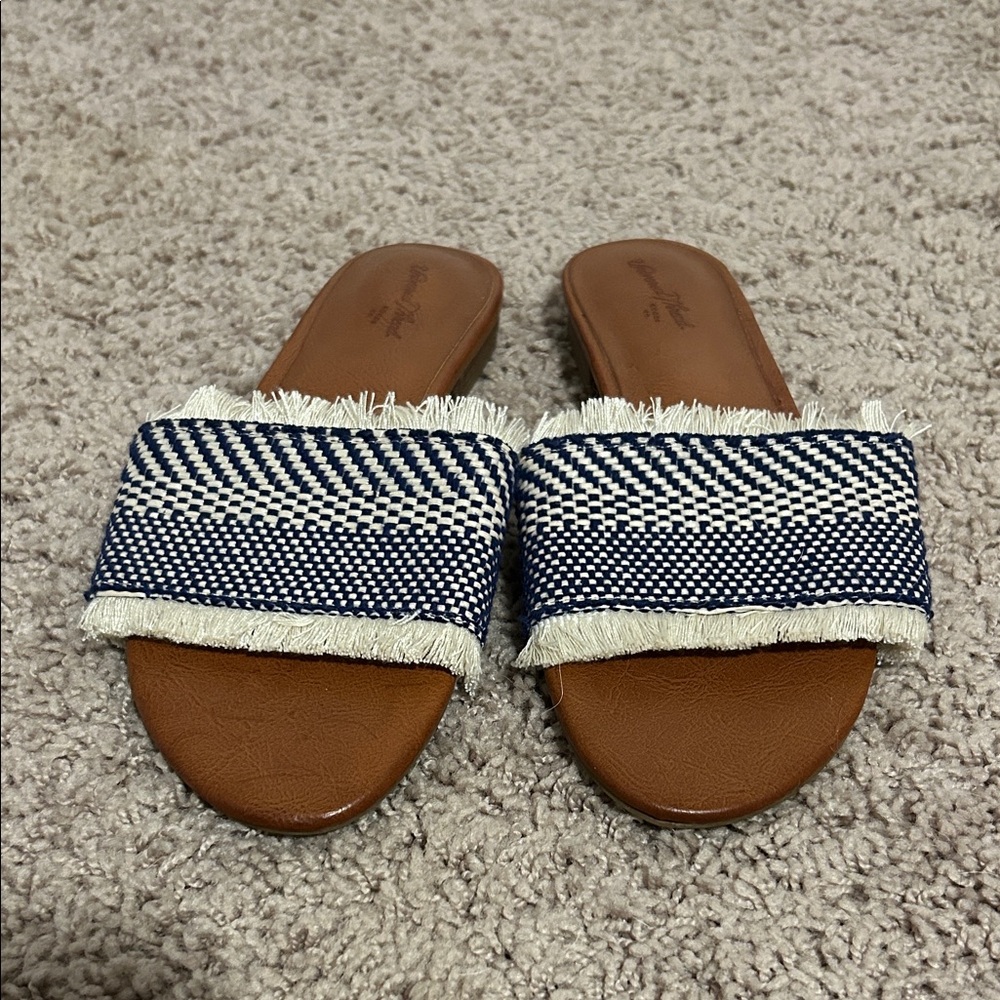 Universal Thread Navy and Brown Woven Sandals